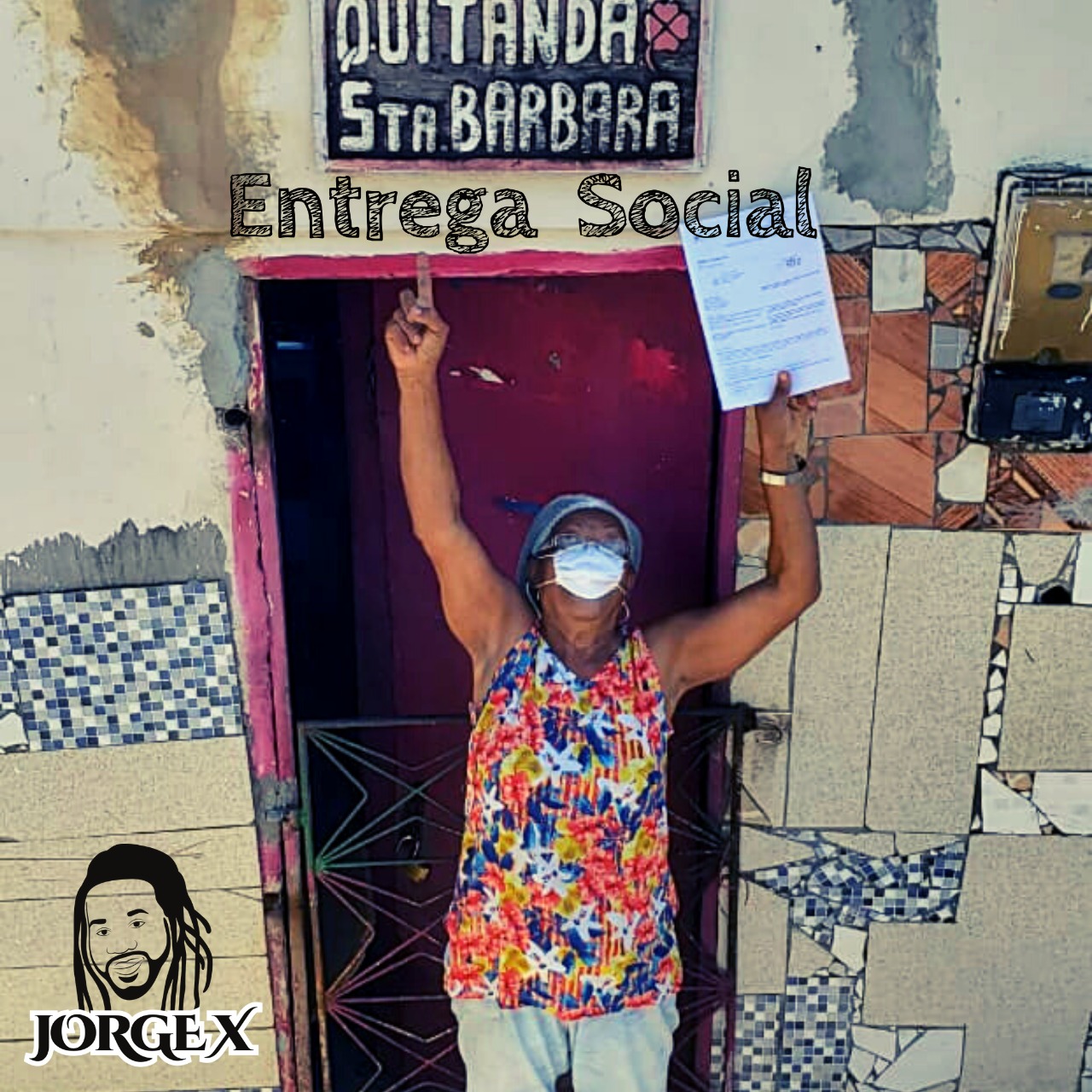 Dona Lili celebrando a aprovação da aposentadoria